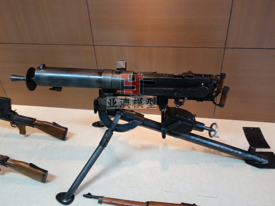 馬克沁、迫擊炮模型